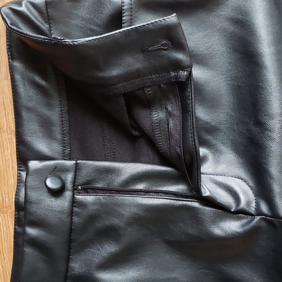 Black Faux Leather Bootcut Pants Womens Petite Large Size 29" Waist X 28" Inseam - Picture 9 of 12
